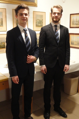 Die beiden GAFA-Absolventen Cosmo Kucharski und Simon Schwager waren für das Service zuständig